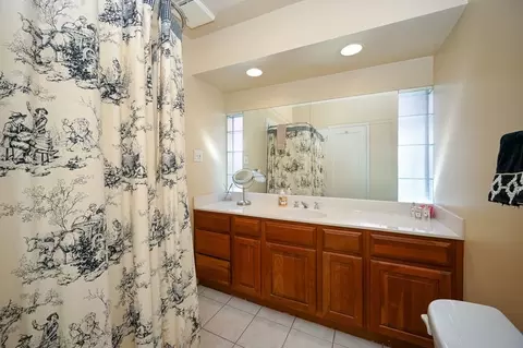 Bath - 727 Clinton Pl, River Forest, IL 60305 photo 1 of 2