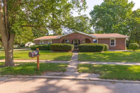 702 Broadmoor Dr, Bloomington, IL 61704 photo 39