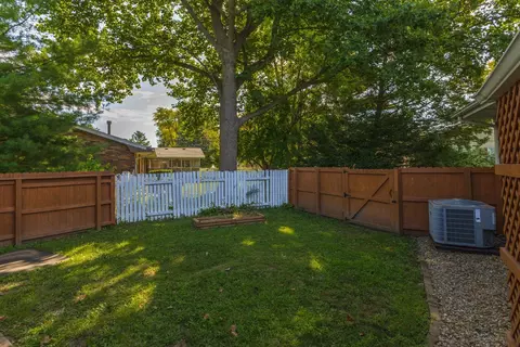 702 Broadmoor Dr, Bloomington, IL 61704 photo 29