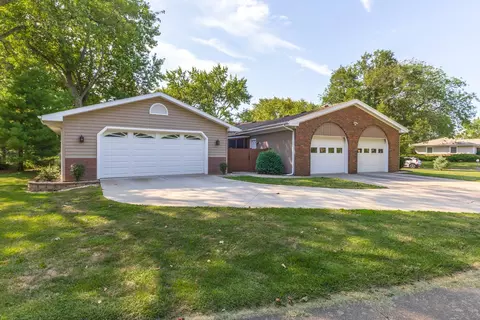702 Broadmoor Dr, Bloomington, IL 61704 photo 34