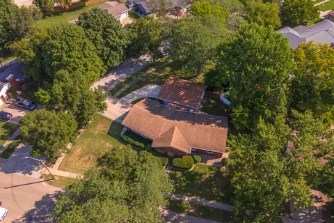 702 Broadmoor Dr, Bloomington, IL 61704 photo 38