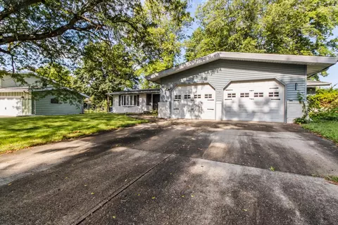 23 Cambridge Dr, Spring Valley, IL 61362