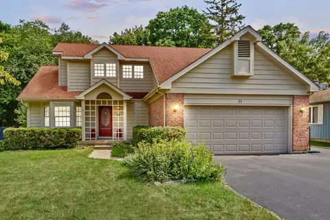11 Woodhead Dr, Lake Villa, IL 60046