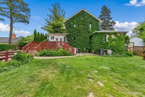Exterior - 956 South St, Elgin, IL 60123 photo 6 of 15