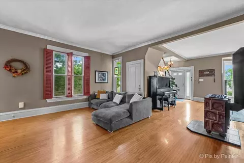 Living - 956 South St, Elgin, IL 60123 photo 2 of 3