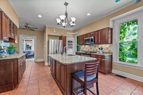 Kitchen - 956 South St, Elgin, IL 60123 photo 2 of 5
