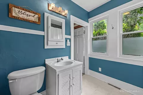Bath - 956 South St, Elgin, IL 60123 photo 2 of 5