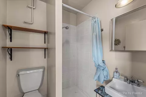 Bath - 956 South St, Elgin, IL 60123 photo 5 of 5