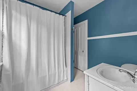 Bath - 956 South St, Elgin, IL 60123 photo 3 of 5