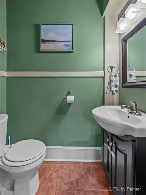 Bath - 956 South St, Elgin, IL 60123 photo 1 of 5