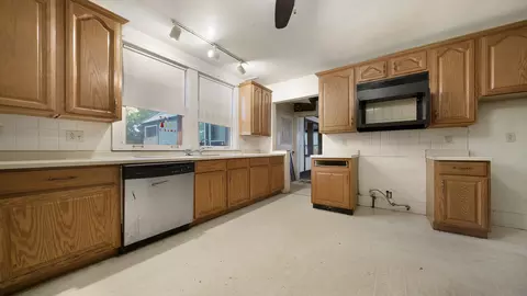 Kitchen - 917 Haskell Ave, Rockford, IL 61103 photo 2 of 2