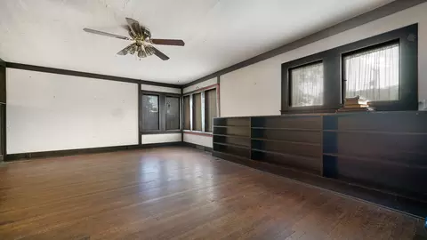 Living - 917 Haskell Ave, Rockford, IL 61103 photo 2 of 10