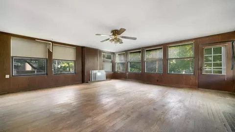 Living - 917 Haskell Ave, Rockford, IL 61103 photo 7 of 10