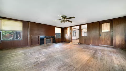 Living - 917 Haskell Ave, Rockford, IL 61103 photo 9 of 10