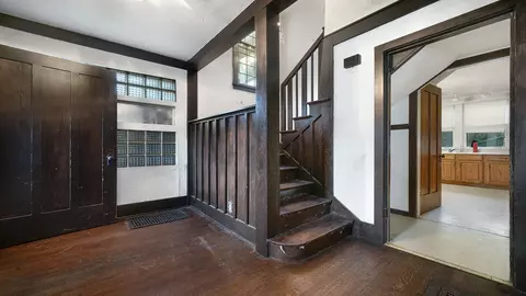 Entry Way - 917 Haskell Ave, Rockford, IL 61103 photo 4 of 8