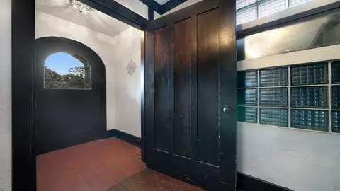Entry Way - 917 Haskell Ave, Rockford, IL 61103 photo 1 of 8
