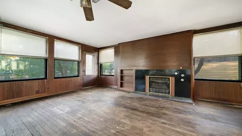 Living - 917 Haskell Ave, Rockford, IL 61103 photo 8 of 10