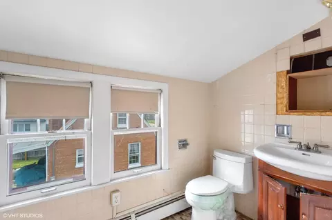 Bath - 246 E North Ave, Elmhurst, IL 60126 photo 1 of 2