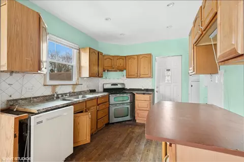 Kitchen - 246 E North Ave, Elmhurst, IL 60126 photo 1 of 1