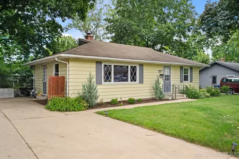 225 Delcy Dr, Dekalb, IL 60115