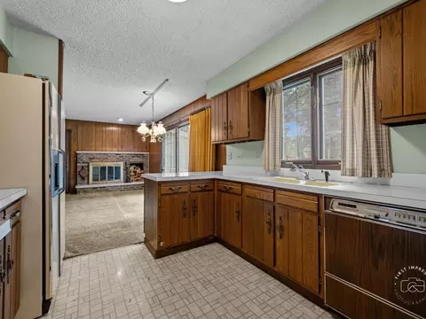 186 Westgate Dr, Elgin, IL 60123 photo 4