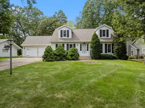 186 Westgate Dr, Elgin, IL 60123