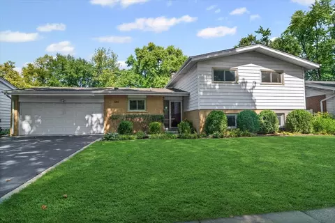 1414 W Grove St, Arlington Heights, IL 60005