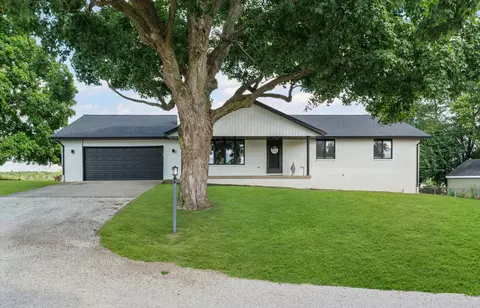 308 N Jefferson St, Mahomet, IL 61853