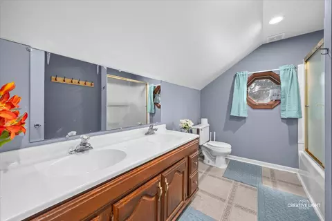 Bath - 417 Marion Ave, Aurora, IL 60505 photo 2 of 2