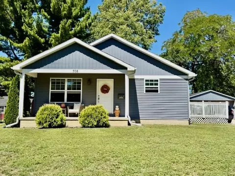 708 E North St, Monticello, IL 61856