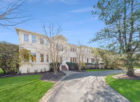 1669 Braeside Ln, Northbrook, IL 60062