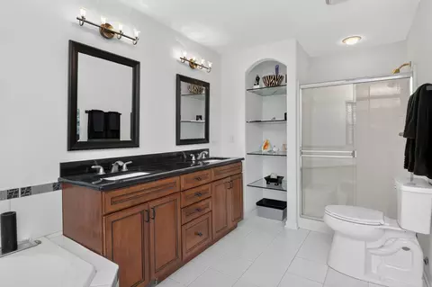 Bath - 13025 Rock Fish Ln, Plainfield, IL 60585 photo 2 of 4