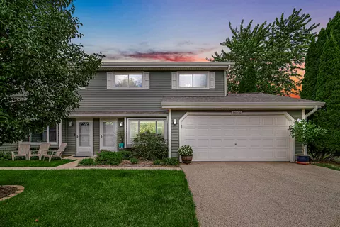 34036 White Oak Ln, Gurnee, IL 60031