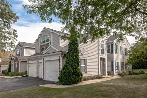 3 Taylor Ct #B, Streamwood, IL 60107