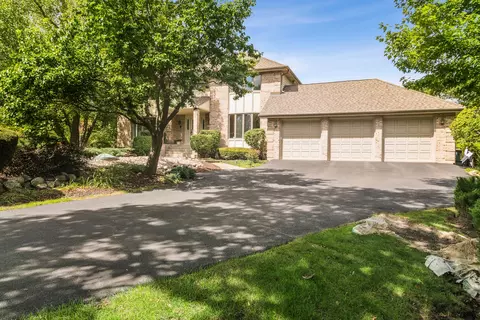 2223 Shetland Rd, Inverness, IL 60010