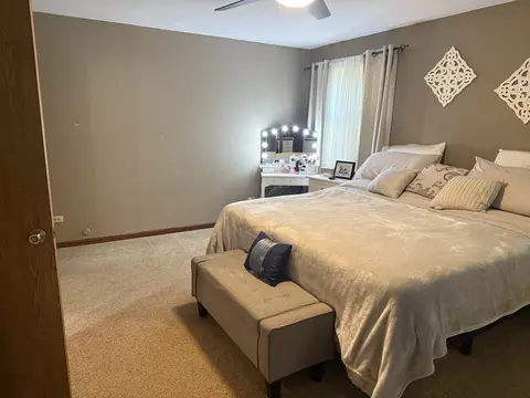 Bedroom - 1525 Teri Ln, Algonquin, IL 60102 photo 3 of 6