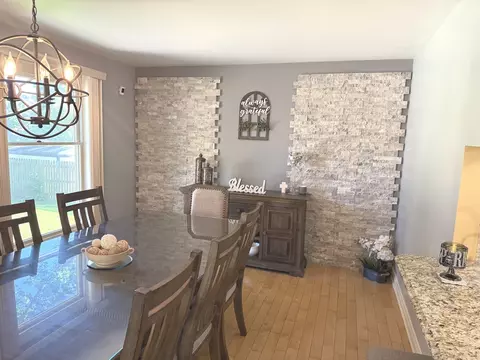 Dining - 1525 Teri Ln, Algonquin, IL 60102 photo 3 of 4