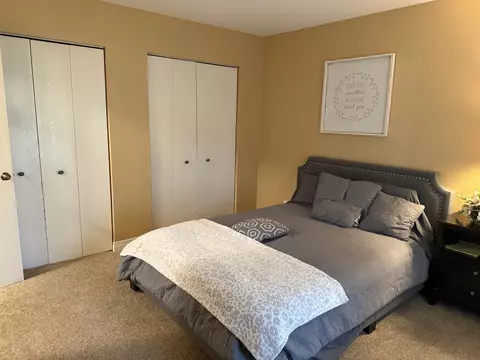 Bedroom - 1525 Teri Ln, Algonquin, IL 60102 photo 5 of 6