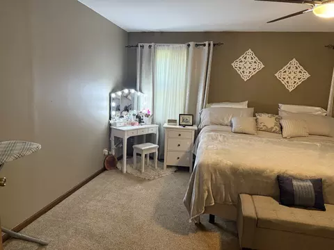 Bedroom - 1525 Teri Ln, Algonquin, IL 60102 photo 2 of 6