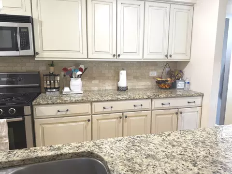 Kitchen - 1525 Teri Ln, Algonquin, IL 60102 photo 3 of 4