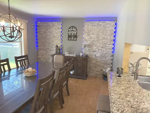 Dining - 1525 Teri Ln, Algonquin, IL 60102 photo 2 of 4