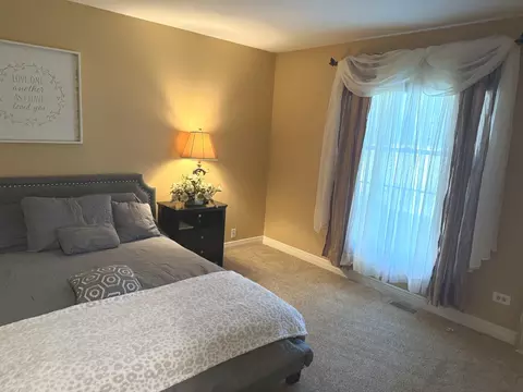 Bedroom - 1525 Teri Ln, Algonquin, IL 60102 photo 4 of 6
