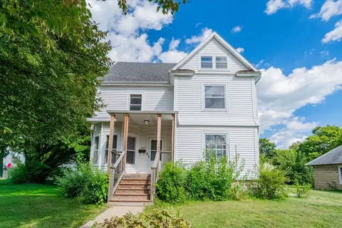 207 N Oak St, Lexington, IL 61753