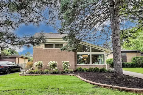 3221 Hill Ln, Wilmette, IL 60091