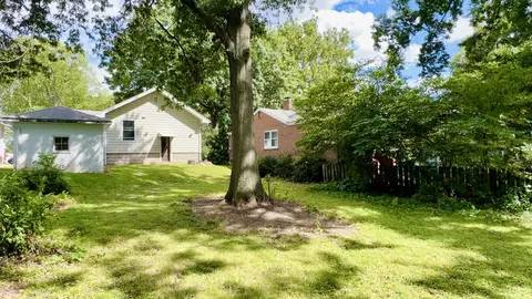 Exterior - 1203 S Linden St, Normal, IL 61761 photo 5 of 10