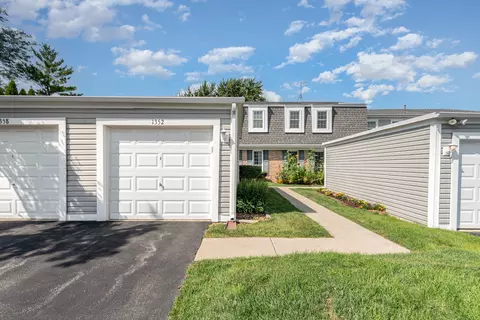 1352 Oxford Cir, Roselle, IL 60172