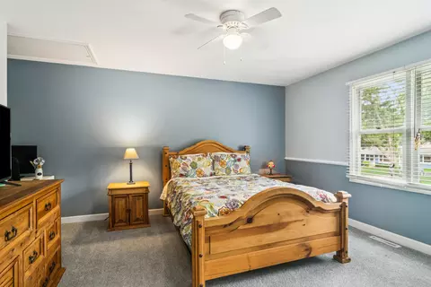 Bedroom - 2805 Oriole Ln, Rolling Meadows, IL 60008 photo 2 of 3