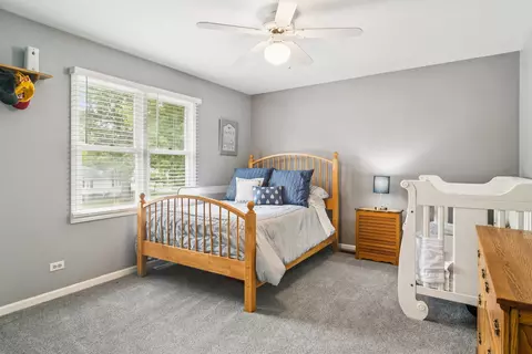 Bedroom - 2805 Oriole Ln, Rolling Meadows, IL 60008 photo 3 of 3