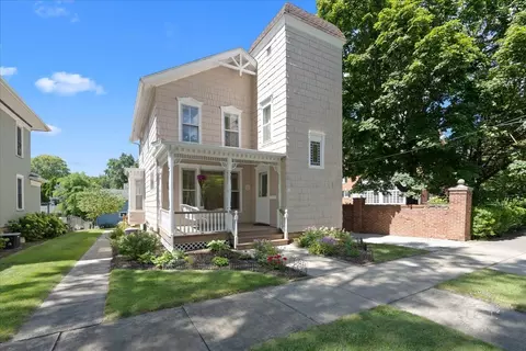 65 S May St, Aurora, IL 60506