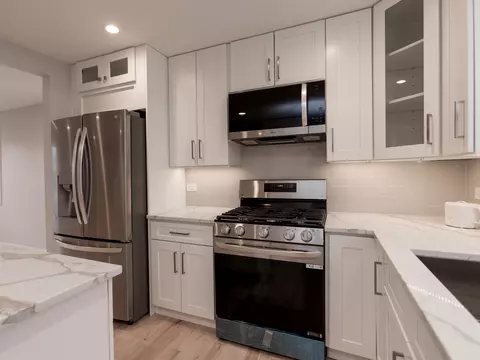 Kitchen - 6310 Hilly Way, Cary, IL 60013 photo 5 of 8